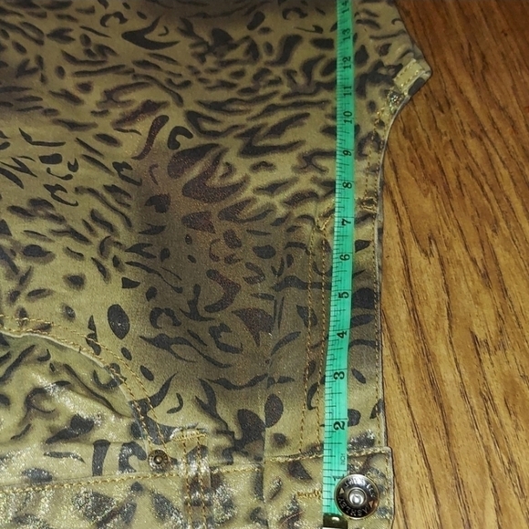 Ashley Stewart - Picture 5 of 7